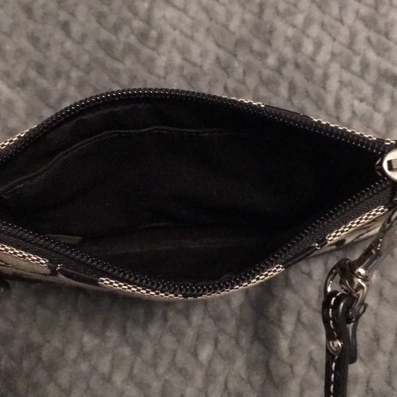 Coach wristlet - Picture 3 of 5